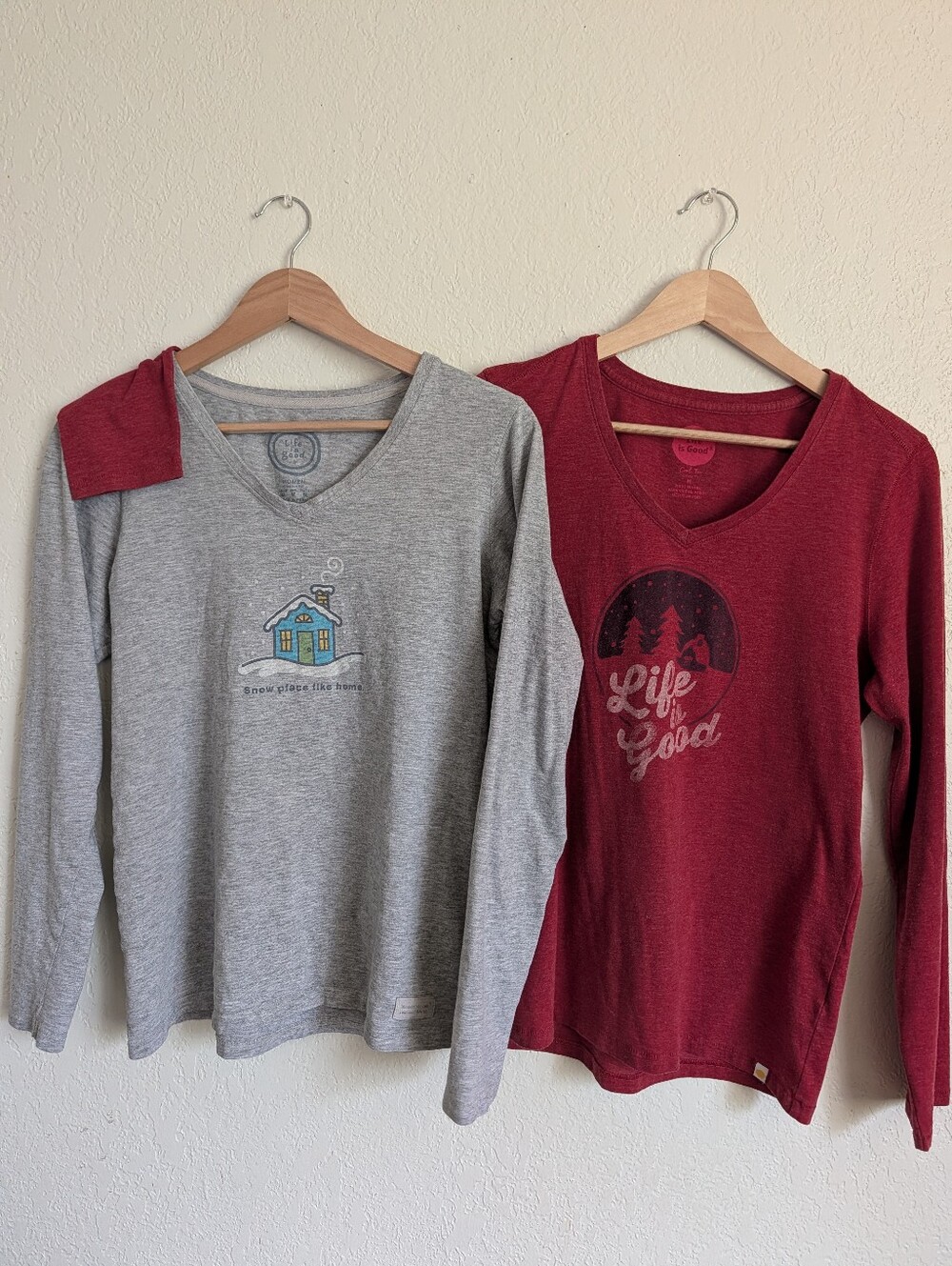 2 Life Is Good Holiday V-neck Long Sleeved Women's Shirts Sz Medium